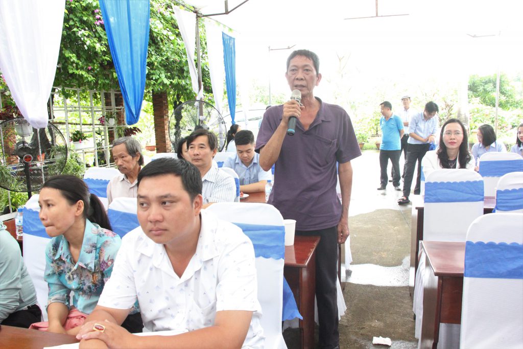 A local resident was providing suggestions at the visit to Quang Trung Waste Treatment Plant