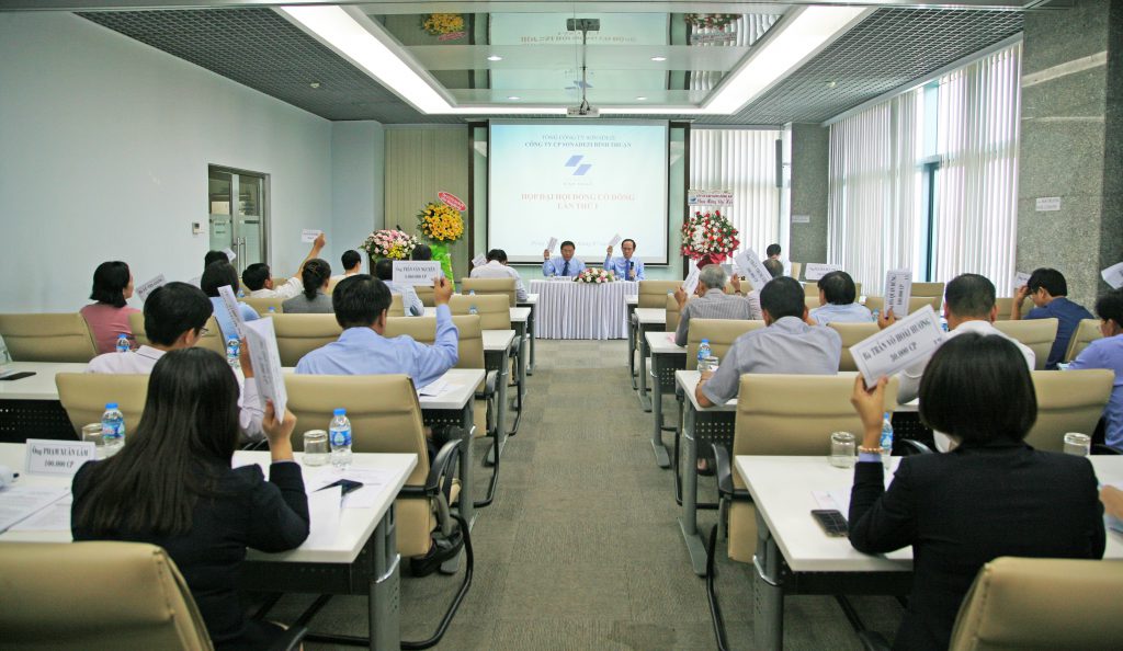 The Annual General Meeting of Sonadezi Binh Thuan Joint Stock Company voted to approve items in the meeting agenda.