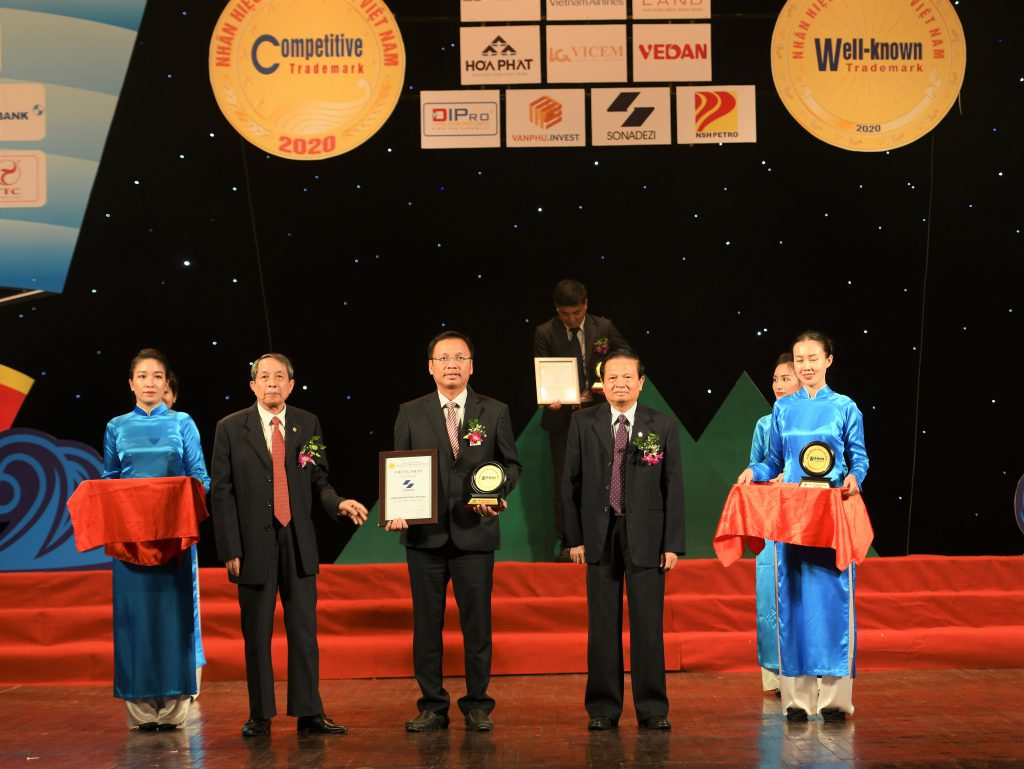 Sonadezi received the certificate for being named in the top 50 Vietnamese brands 2020