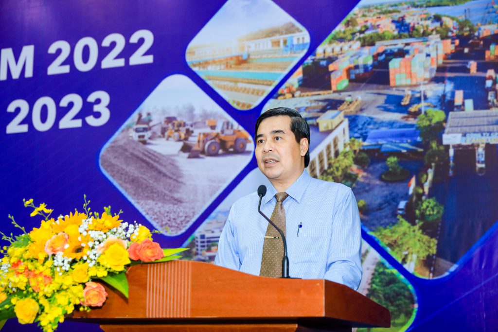 Ông Trần Thanh Hải - Tổng Giám đốc Tổng công ty Sonadezi báo cáo kết quả sản xuất kinh doanh năm 2022