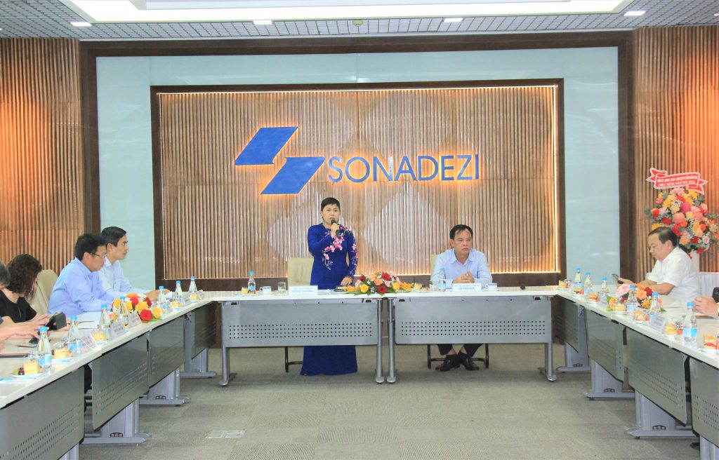 Sonadezi’s BOD Chairwoman Do Thi Thu Hang reported its business performance in 2022