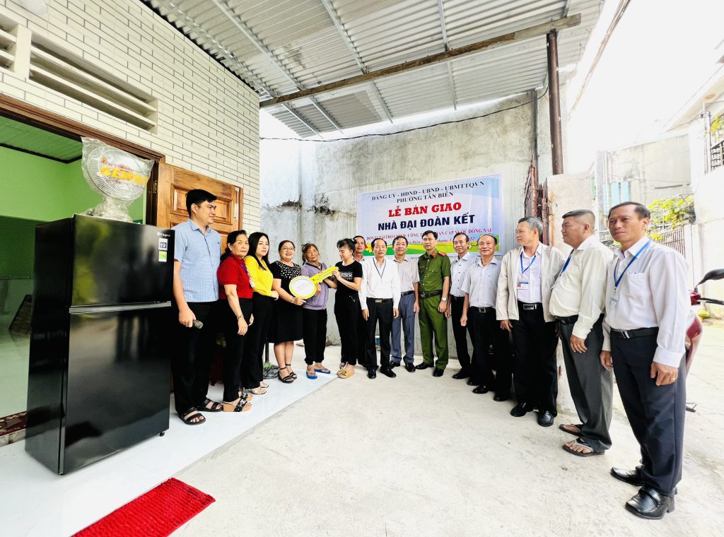 Ngày 24/12/2022, một hộ gia đình tại Khu phố 5A, Phường Tân Biên, Tp. Biên Hòa đã được trao tặng nhà đại đoàn kết do Công ty CP Cấp nước Đồng Nai hỗ trợ kinh phí