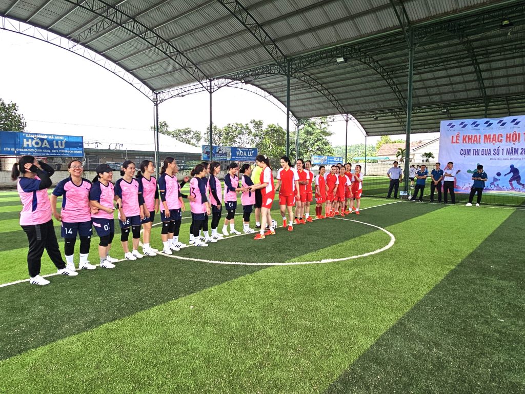Trận cầu căng thẳng giữa đội bóng nữ Công ty CP Sonadezi Giang Điền và Công ty CP Sonadezi An Bình