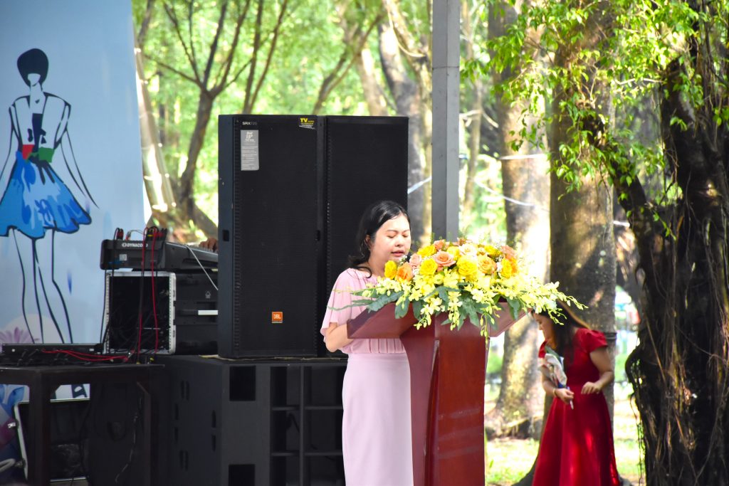 Bà Nguyễn Thị Hạnh – Phó Tổng Giám đốc, Chủ tịch Công đoàn Tổng công ty Sonadezi, Trưởng Ban tổ chức cuộc thi phát biểu khai mạc