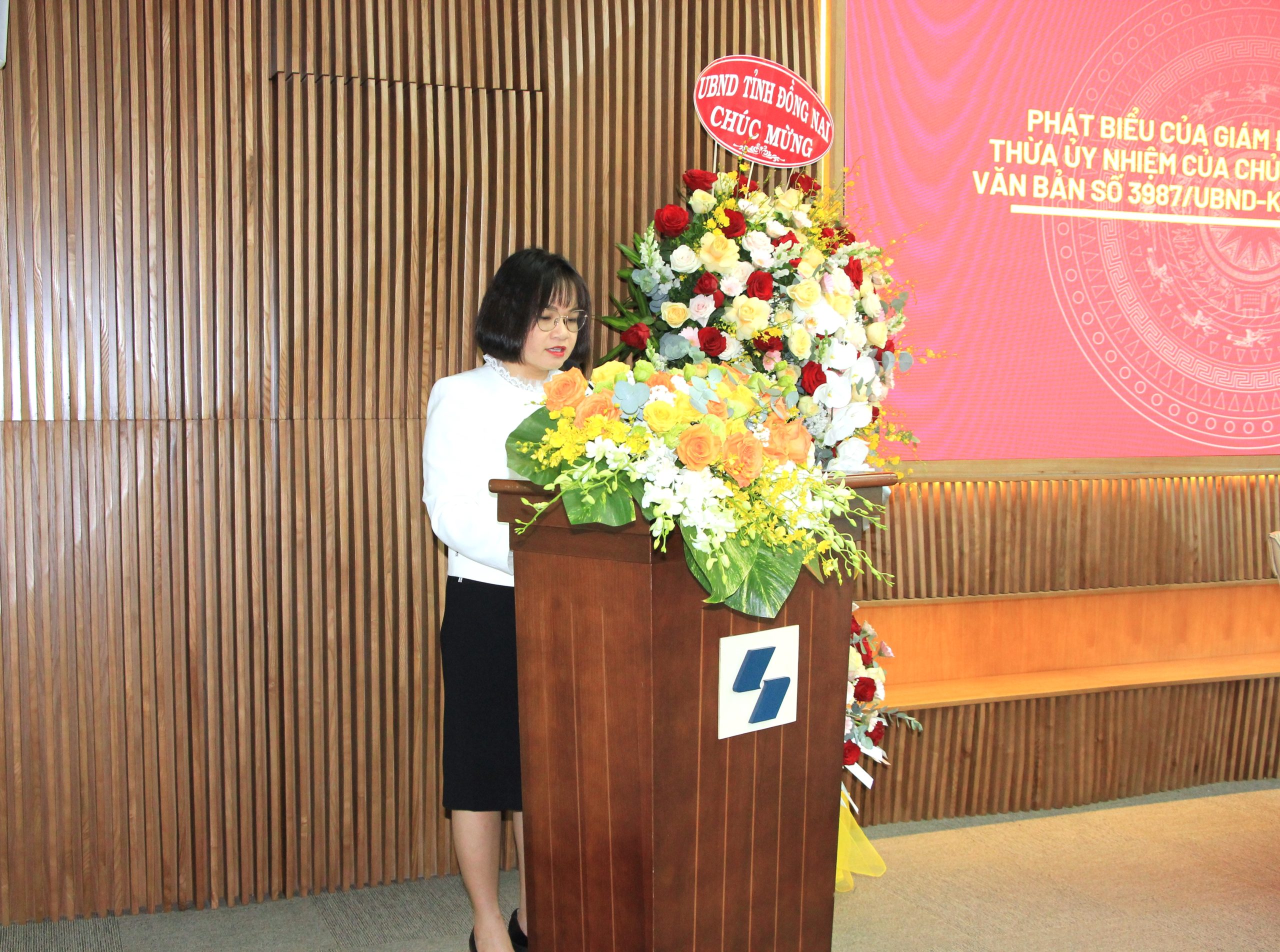 Bà Trương Thị Hương Bình - Giám đốc Sở Tài chính tỉnh Đồng Nai phát biểu tại cuộc họp ĐHĐCĐ thường niên 2024 của Sonadezi