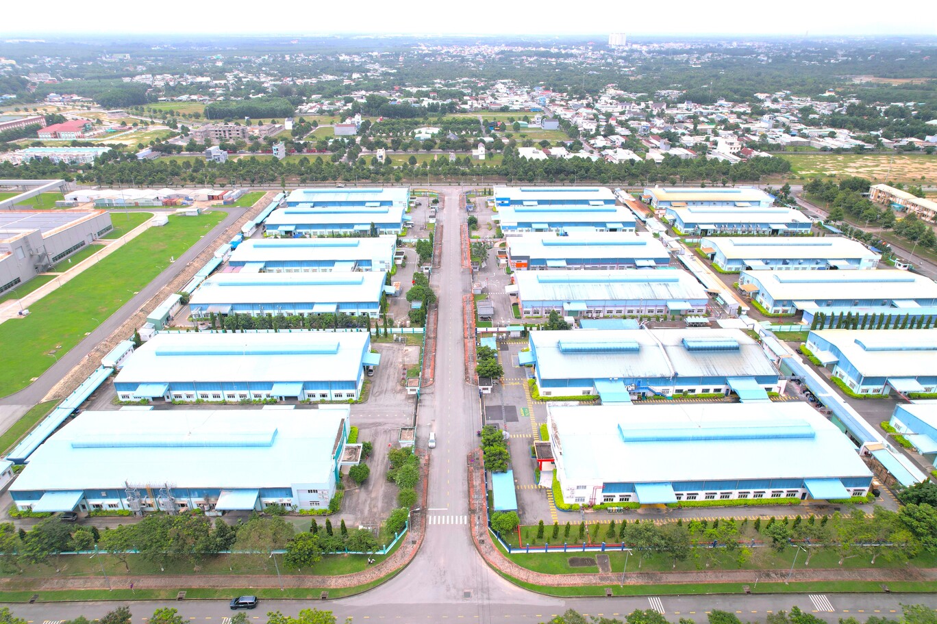 Sonadezi is actively developing a system of industrial workshops for rent in some industrial parks in Dong Nai, Ba Ria - Vung Tau